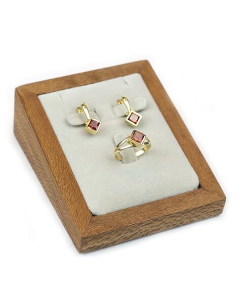 Komplekt "Ýakut Jewelry" gyzyl rubin we sirkon gaşly (01130 (3)), altyn 585 probaly