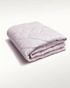 Iki adamlyk ýorgan "Akpamyk", ak, gülgüne gülli (200/220 sm)