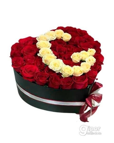 Roza gülünden "G" harp ýazylan guty