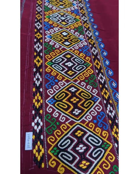 Geýim, el ildirme görnüşli balak