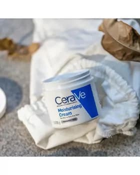CeraVe Moisturising Cream normalny we gury derileri dikeltmek üçin nemlendiriji krem, 85 gr