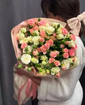 Букет из кустовых роз