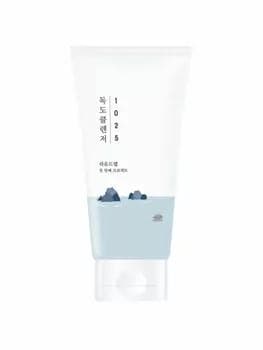 Мягкая пенка для умывания с морской водой Round Lab 1025 Dokdo Cleanser подходит для деликатного очищения сухой и чувствительной кожи.150 мл