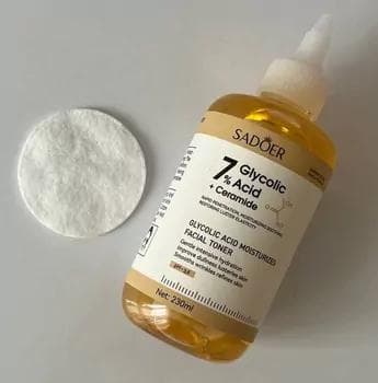 Sadoer Glycolic Acid + Ceramide toner pigmentasiýalary aýyrýar we düwürtük yzlaryny aýyryar 230 ml