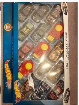 Hot Wheels maşynlar (12 sany) atylýany bilen